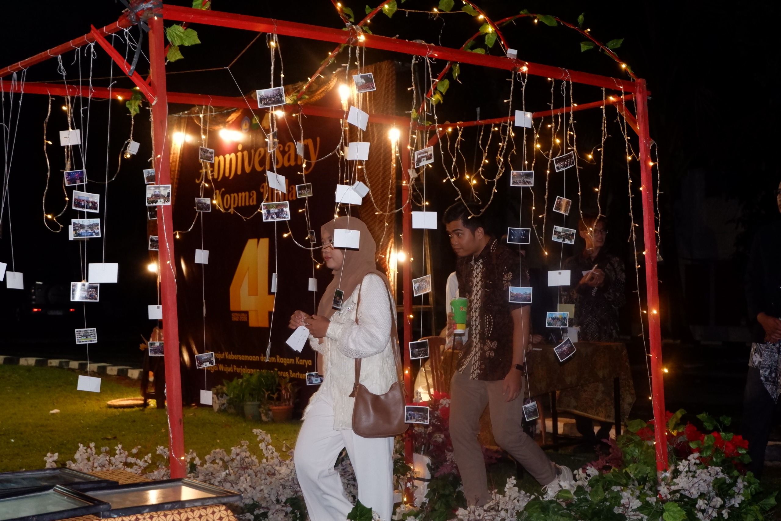 Peseta Aniversary Kopma Unila sedang menikmati suasana acara